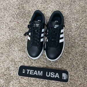Adidas CF Advantage Women size 5 1/2 Black & white